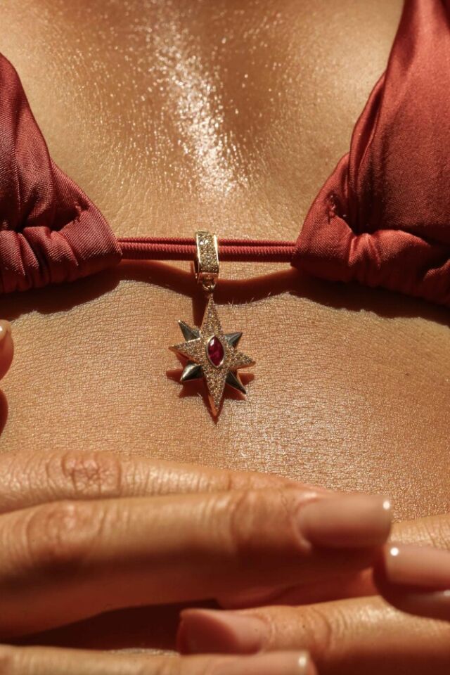 Stella Rubis Charm